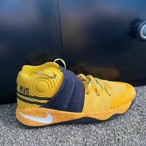 Kyrie 2 school bus rare basketball shoes